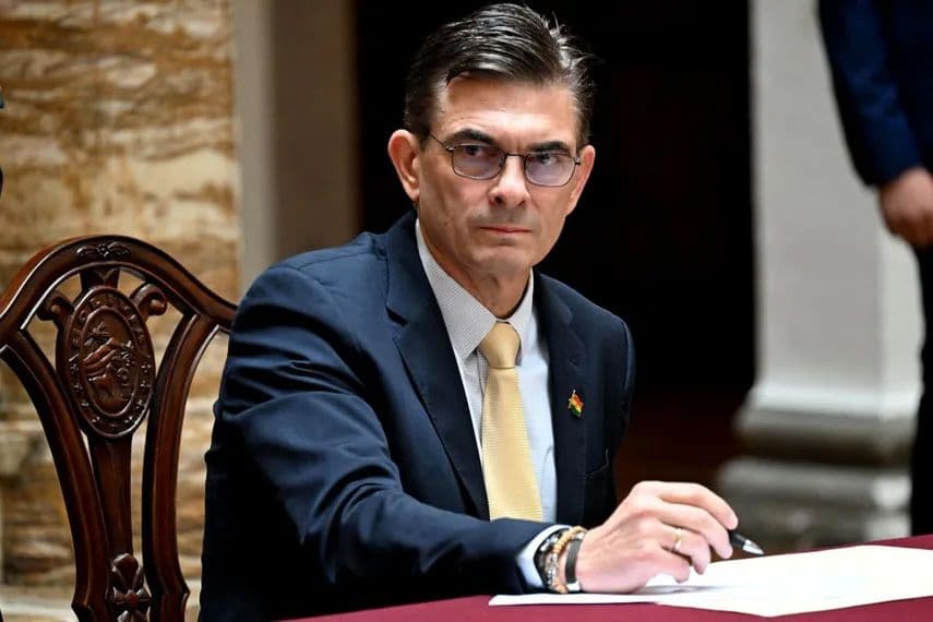 Fotografía de Paz promulga ley para crédito de $us 1.900 millones del FMI