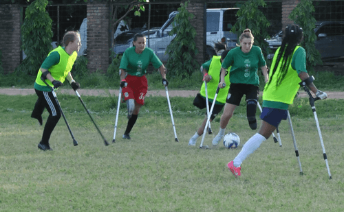Guerreras sin límites: 35 futbolistas de 9 países se preparan en Santa Cruz para el Mundial de Mujeres Amputadas 2027