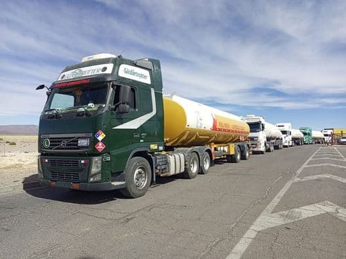 YPFB inició el pago de deudas pendientes a operadores de cisternas