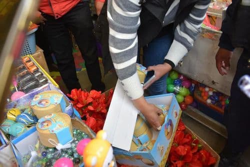 Tras reportaje de Al Día Investiga, autoridades decomisan juguetes “Squishy Dumpling” en operativo municipal en El Alto