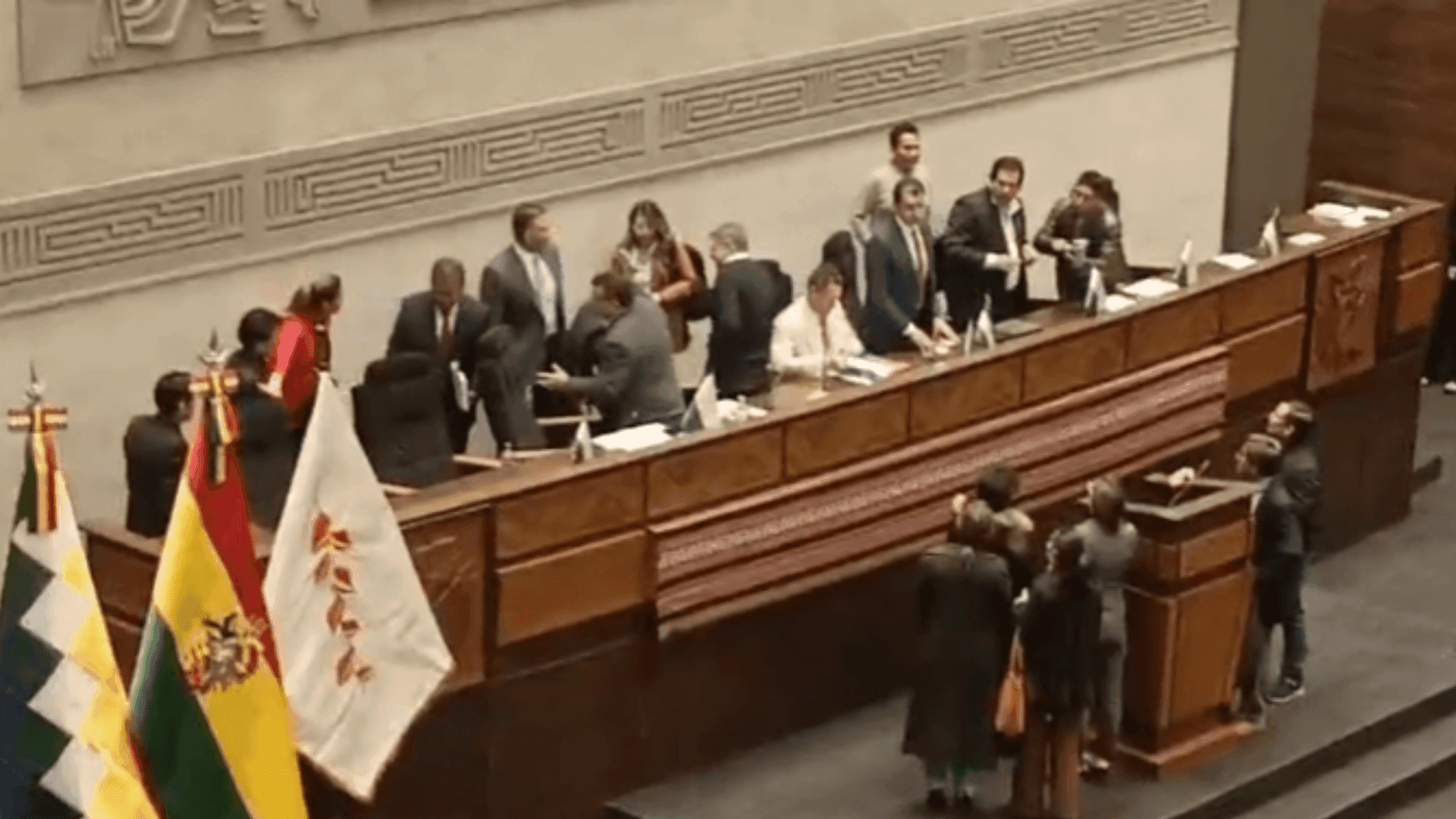 Fotografía de Asamblea Legislativa define hoy si amplía por 90 días el estado de excepción en Bolivia