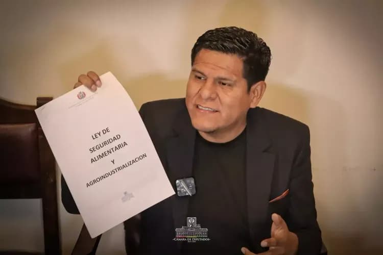 Rolando Pacheco responde al veto de visa de Estados Unidos y pide una investigación imparcial