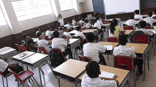 Padres piden clases virtuales ante posible falta de transporte