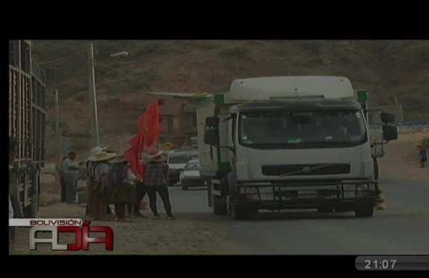 Retienen camiones que llegan del Perú