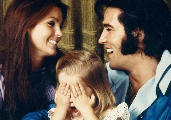 Elvis y Priscilla con su hija